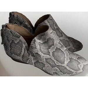 Kenneth Cole Reaction Side Way Snakeskin White Heel Zip Ankle Bootie Shoes Sz 8